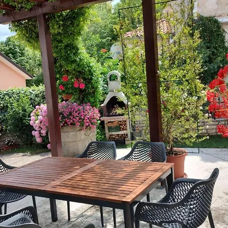 Nadia's House Tatil Evi Pićan