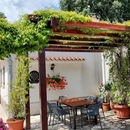 Nyaraló Nadia's House